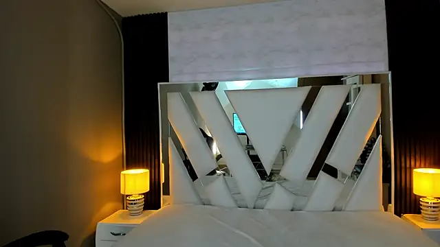 Linda4Petite online show from 12/22/25, 06:05