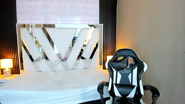 Linda4Petite online show from 03/23/26, 06:45