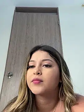 lunablossom  online show from 02/01/25, 06:40