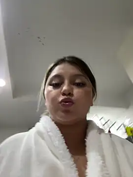 lunablossom  online show from 03/13/25, 05:11