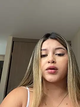 lunablossom  online show from 09/17/25, 08:10