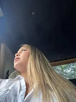 lunablossom  online show from 02/21/26, 10:22