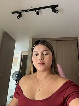 lunablossom  online show from 03/21/26, 06:00