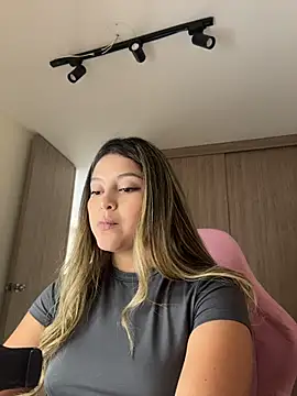 lunablossom  online show from 04/20/26, 07:04