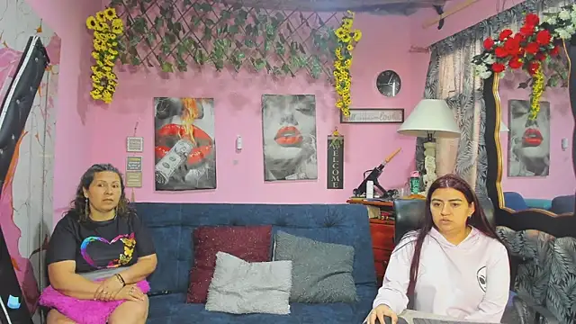 lesbiancuple online show from 04/24/26, 12:29