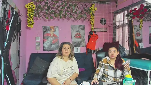Snapshot of lesbiancuple chatting on 05/21/26, 01:07 lesbiancuple online show from 05/21/26, 01:07