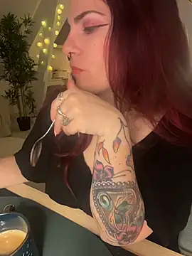 LunaMoongirl online show from 11/29/25, 05:21