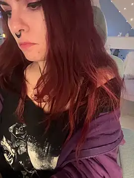 LunaMoongirl online show from 12/19/25, 04:03