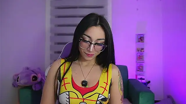 Snapshot of sophie_cute66 chatting on 03/28/26, 04:45 sophie cute66 online show from 03/28/26, 04:45