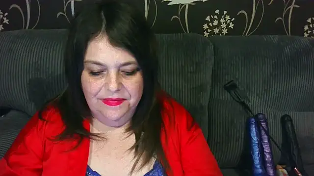 HouseWifeWhore Milf online show from 04/18/26, 01:09