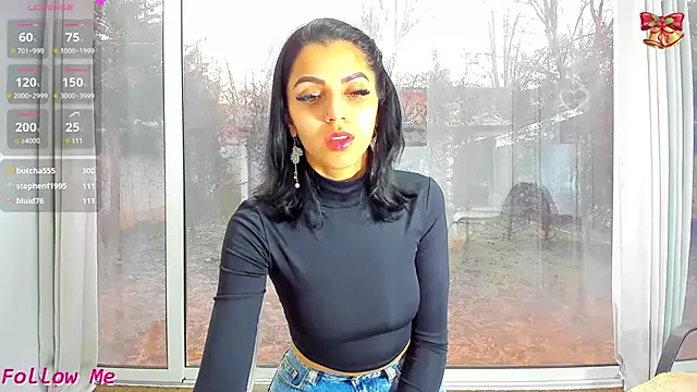 Snapshot of Sarabecker chatting on 12/30/24, 02:19 Sarabecker online show from 12/30/24, 02:19