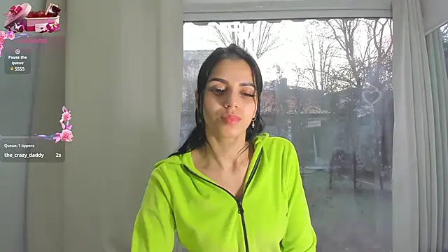 Snapshot of Sarabecker chatting on 03/05/25, 09:49 Sarabecker online show from 03/05/25, 09:49