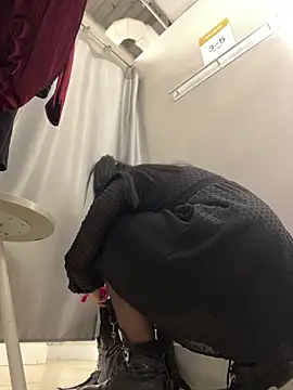 CrazzyChicks online show from 10/31/25, 07:42