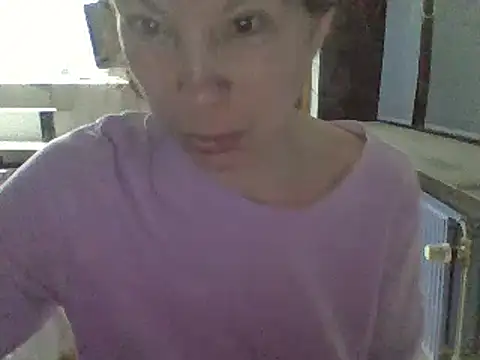 Snapshot of Moi_Lina chatting on 03/18/25, 11:42 Moi Lina online show from 03/18/25, 11:42
