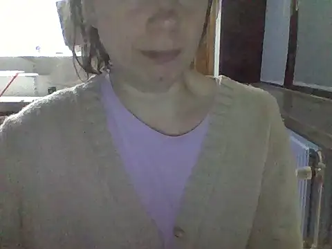 Snapshot of Moi_Lina chatting on 11/15/25, 01:25 Moi Lina online show from 11/15/25, 01:25