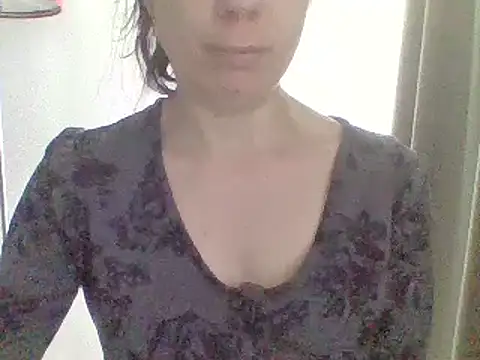 Snapshot of Moi_Lina chatting on 06/15/26, 06:54 Moi Lina online show from 06/15/26, 06:54