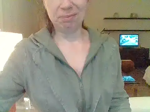 Snapshot of Moi_Lina chatting on 06/18/26, 11:42 Moi Lina online show from 06/18/26, 11:42