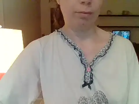 Snapshot of Moi_Lina chatting on 06/21/26, 12:02 Moi Lina online show from 06/21/26, 12:02