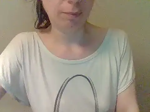 Snapshot of Moi_Lina chatting on 06/27/26, 12:15 Moi Lina online show from 06/27/26, 12:15