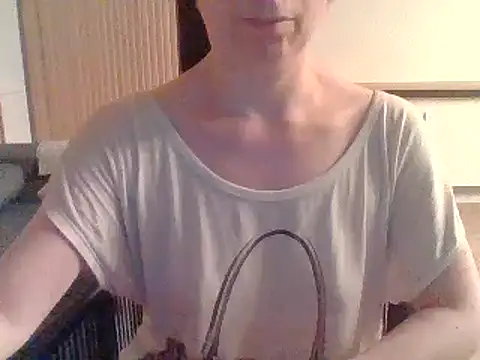 Snapshot of Moi_Lina chatting on 07/20/26, 12:14 Moi Lina online show from 07/20/26, 12:14