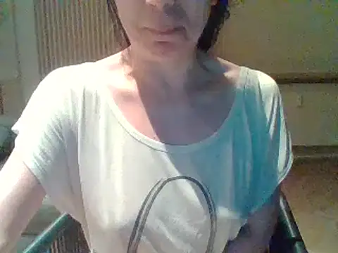 Snapshot of Moi_Lina chatting on 07/20/26, 08:55 Moi Lina online show from 07/20/26, 08:55