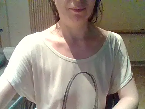 Snapshot of Moi_Lina chatting on 07/24/26, 09:02 Moi Lina online show from 07/24/26, 09:02