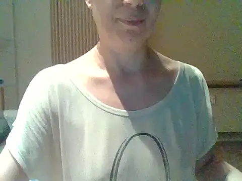 Snapshot of Moi_Lina chatting on 07/31/26, 10:53 Moi Lina online show from 07/31/26, 10:53