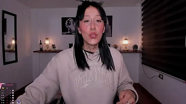 Mariana Joness online show from 10/23/25, 02:44