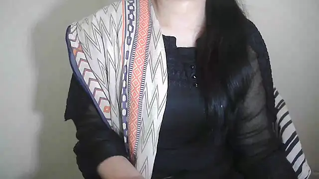 Snapshot of Chanchal--Navya chatting on 01/11/25, 01:32 Chanchal--Navya online show from 01/11/25, 01:32