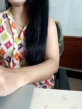 Snapshot of Chanchal--Navya chatting on 05/05/26, 05:43 Chanchal--Navya online show from 05/05/26, 05:43