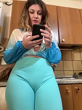 Snapshot of DaisyVibesss chatting on 12/17/24, 09:07 DaisyVibesss online show from 12/17/24, 09:07