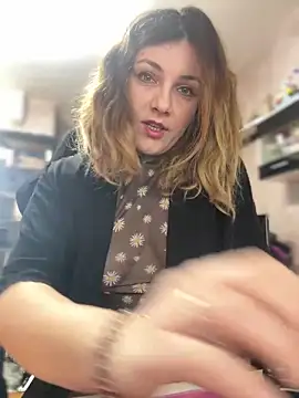 Snapshot of DaisyVibesss chatting on 01/10/25, 08:40 DaisyVibesss online show from 01/10/25, 08:40