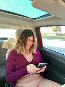 Snapshot of DaisyVibesss chatting on 01/12/25, 03:03 DaisyVibesss online show from 01/12/25, 03:03