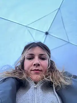 Snapshot of DaisyVibesss chatting on 02/02/25, 12:35 DaisyVibesss online show from 02/02/25, 12:35