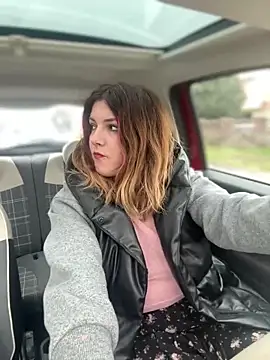 Snapshot of DaisyVibesss chatting on 02/22/25, 01:35 DaisyVibesss online show from 02/22/25, 01:35