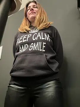 Snapshot of DaisyVibesss chatting on 03/16/25, 10:00 DaisyVibesss online show from 03/16/25, 10:00