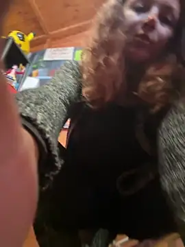 Snapshot of DaisyVibesss chatting on 12/19/25, 12:45 DaisyVibesss online show from 12/19/25, 12:45