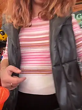 Snapshot of DaisyVibesss chatting on 12/20/25, 10:33 DaisyVibesss online show from 12/20/25, 10:33