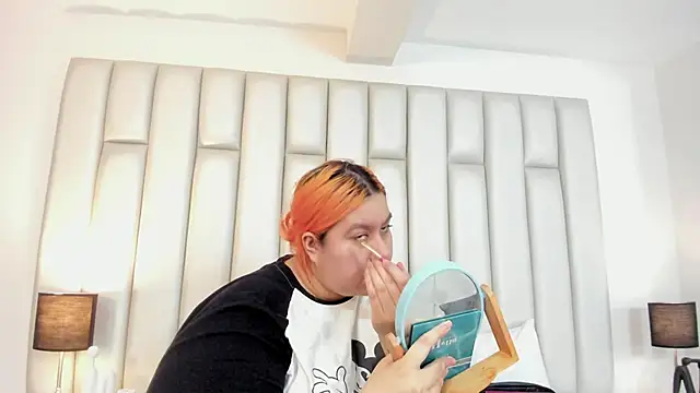 aandreaperez online show from 10/18/25, 11:44