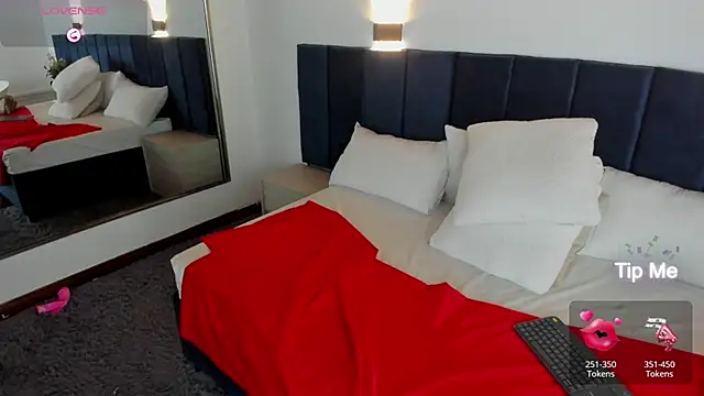 EmilySumer online show from 12/22/24, 07:42