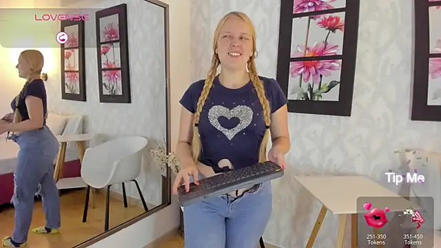 EmilySumer online show from 02/16/25, 10:32