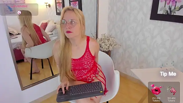 EmilySumer online show from 03/05/25, 08:21