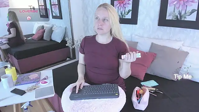 EmilySumer online show from 09/28/25, 03:34