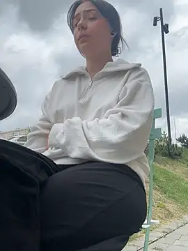 Snapshot of hanahaki chatting on 09/19/25, 10:27 hanahaki online show from 09/19/25, 10:27