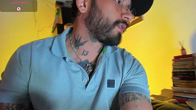 CamiloGray  online show from 11/18/25, 02:43