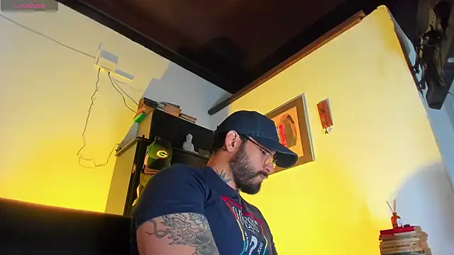 CamiloGray  online show from 12/04/25, 01:42