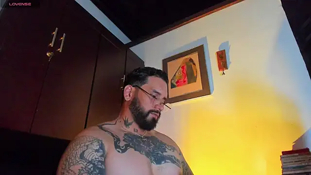 Snapshot of CamiloGray_ chatting on 05/11/26, 02:45 CamiloGray online show from 05/11/26, 02:45