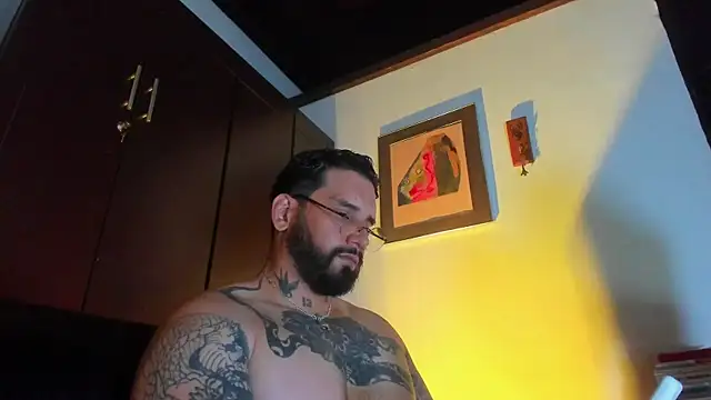 Snapshot of CamiloGray_ chatting on 05/19/26, 02:34 CamiloGray online show from 05/19/26, 02:34