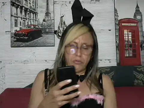 divahot08 online show from 01/11/25, 10:18