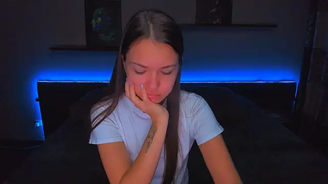 AlexaBarkley online show from 11/04/25, 12:21